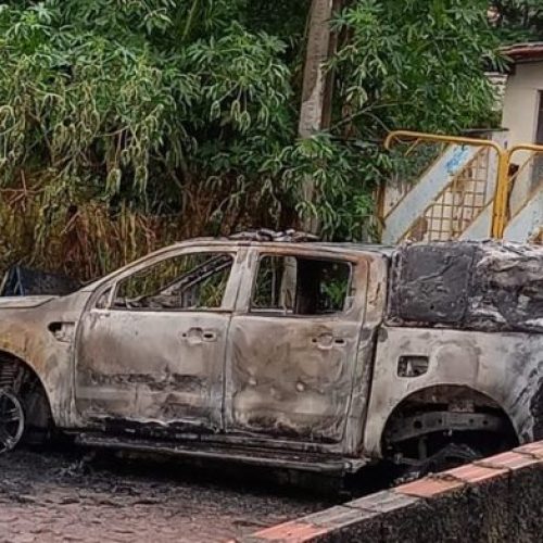 Viatura da Polícia Militar pega fogo na cidade de Tanquinho