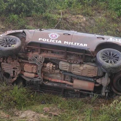 Viatura da Rondesp capota na BA-001, entre Vera Cruz e Jaguaripe