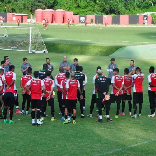 Dos oito gols sofridos pelo Vitória na Série A, cinco foram de falhas individuais