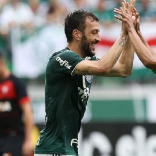 Já rebaixado, Vitoria perde para o Palmeiras na presença de Bolsonaro