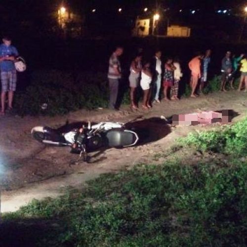 Coité – Homem é morto a tiros quando pilotava moto no Bairro da Jaqueira