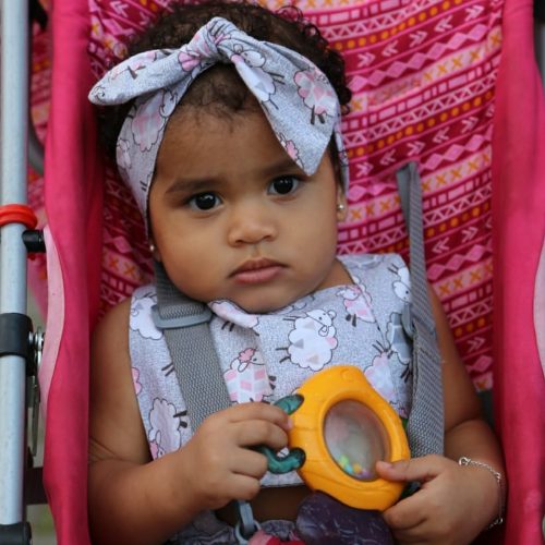Bebê de nove meses e tia-avó morrem após serem atropeladas por caçamba na BA