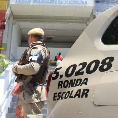 Jovem é preso após invadir escola com faca em Salvador (BA)